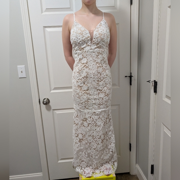 Fashion Nova White and Cream Sleeveless V-Neck Gown - Picture 5 of 10